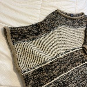 Gap sweater ponch one size